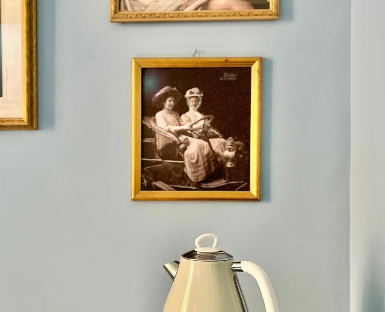 Apartment Casa Tudor, Charmy Eccentric Flat In Piccola Londra 10 Min From City Center Italy