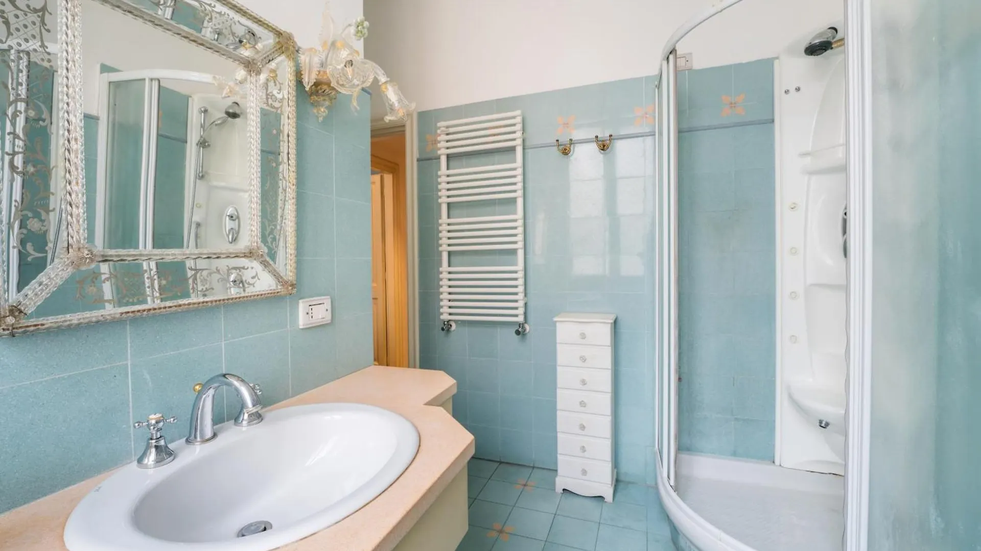 Casa Tudor, Charmy Eccentric Flat In Piccola Londra 10 Min From City Center 0*, Rome Italy