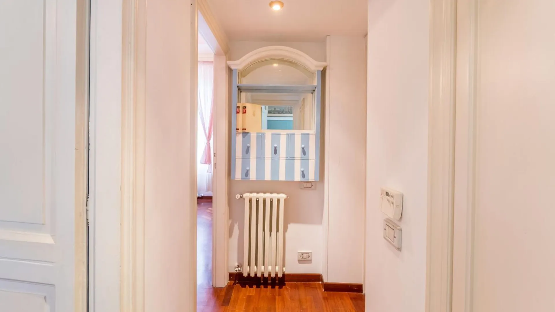 Casa Tudor, Charmy Eccentric Flat In Piccola Londra 10 Min From City Center Italy
