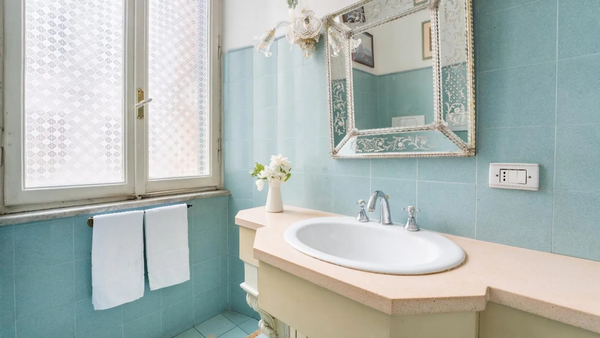 Casa Tudor, Charmy Eccentric Flat In Piccola Londra 10 Min From City Center Italy
